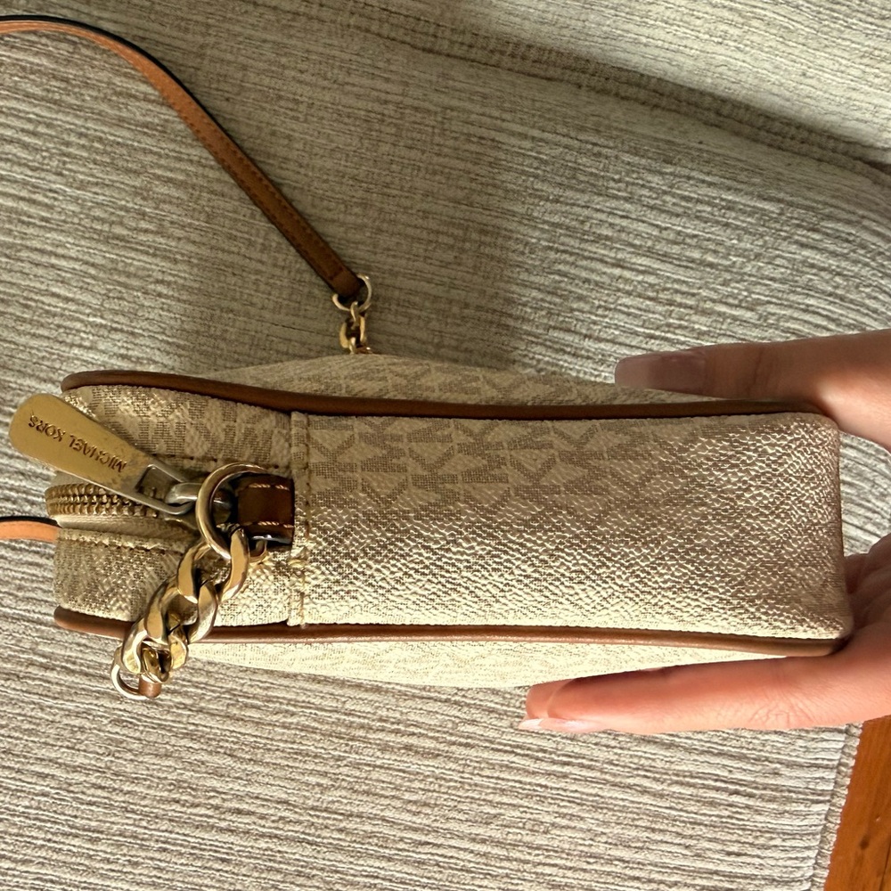 Michael Kors Signature Crossbody Bag - Picture 5 of 8